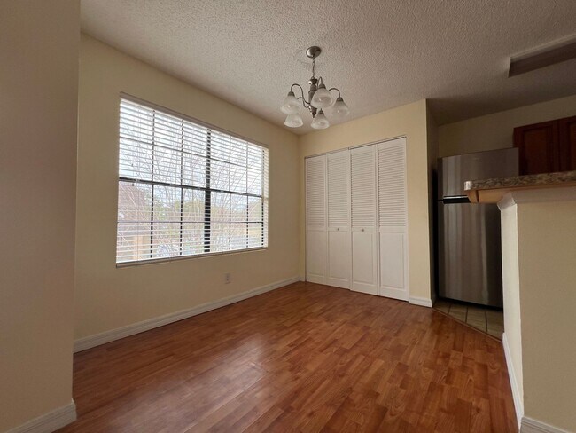 Building Photo - 1/1 Corner Unit in GATED ~ LAKEFRONT community in Altamonte Springs!