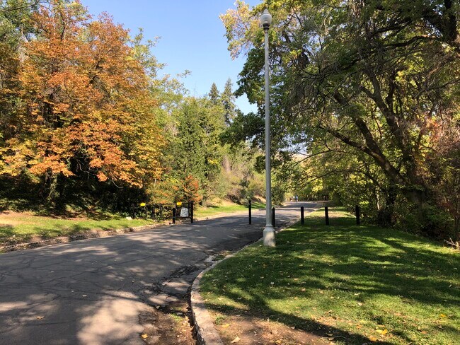 Building Photo - 214 N Canyon Rd