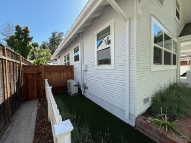 Building Photo - Loma Alta Avenue (10)