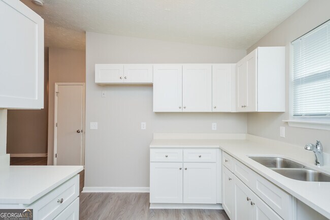 Building Photo - 5586 Mallard Trail