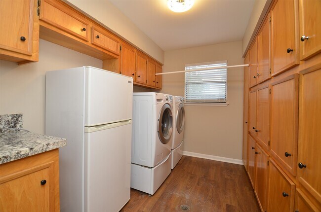 Building Photo - 12310 Burgoyne Dr