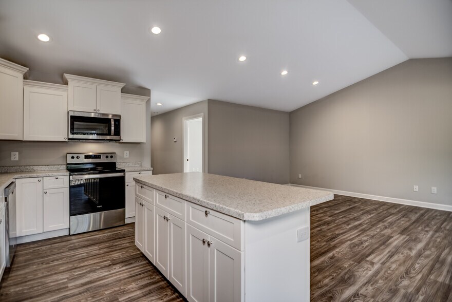 Building Photo - 1636 Gunston Dr
