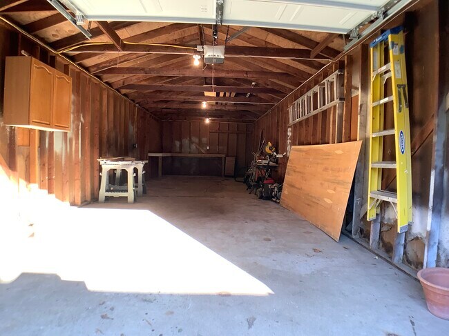 Garage - 3935 43rd St