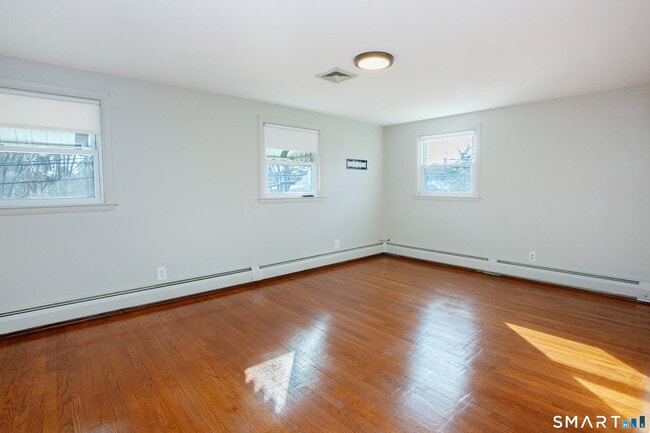 Building Photo - 1 Valley Crest Dr