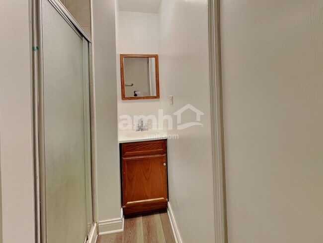 Building Photo - 2 Hastings Ct