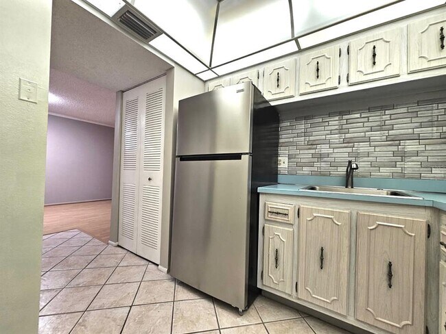 Building Photo - 11485 Oakhurst Rd