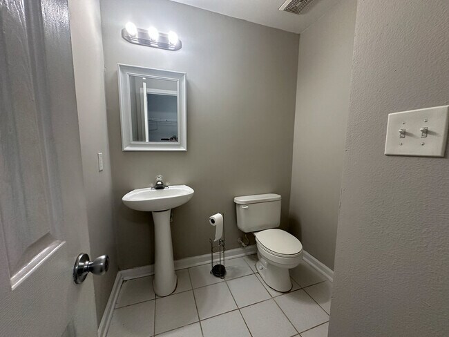 Building Photo - 12143 Brownestone View Dr