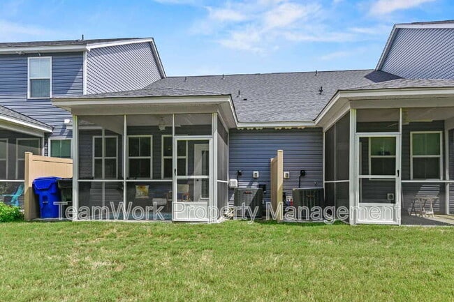 Building Photo - 7763 Park Gate Dr
