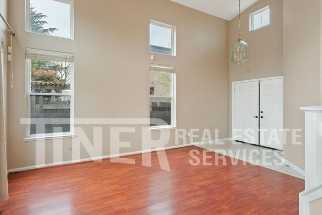 Building Photo - Spacious and Modern 4 Bedroom Elk Grove Ho...