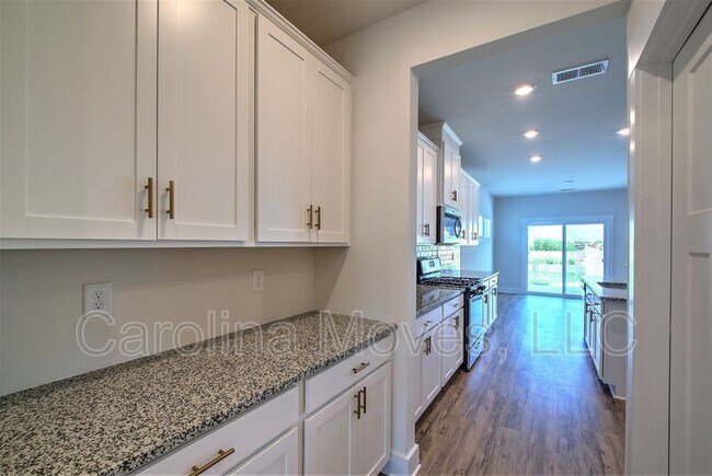 Building Photo - 208 Pewter Cir