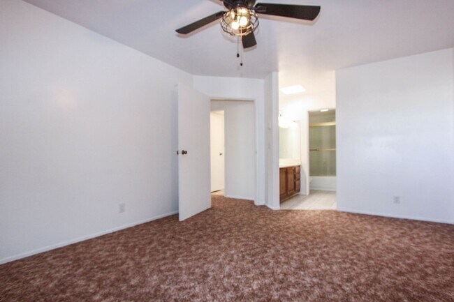 Building Photo - 333 W Leroux St