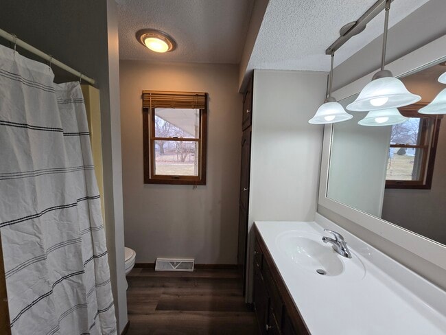 Building Photo - 220 8th St NE