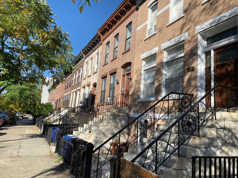 HOUSE FRONT - 2083 Pacific St