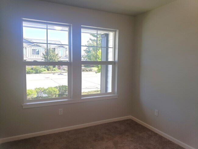 Building Photo - Reed's Crossing 2 bed/2.5 bath Townhome!
