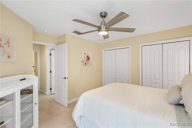 Building Photo - 5 Primula Ct W