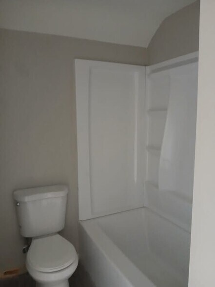 Building Photo - 20 Warwick Neck Ave