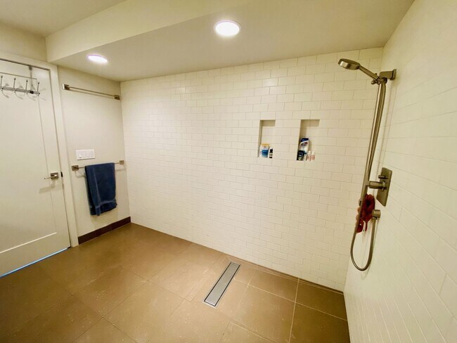 Building Photo - 420 Melrose Condominiums ~ Capitol Hill