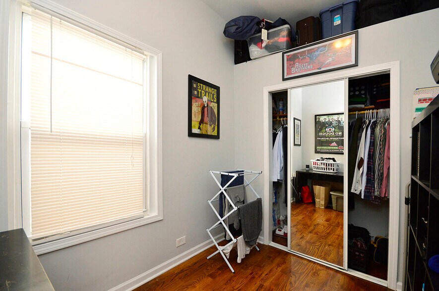 Building Photo - 1644 N Artesian Ave