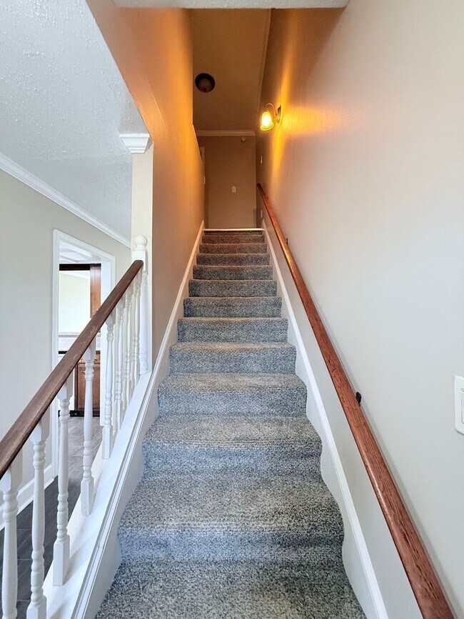Building Photo - 2 bedroom townhome in Oakwood, GA