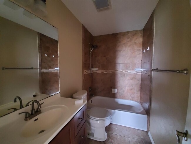 Building Photo - 2611 NW Pollard Ave