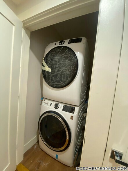 Building Photo - 147 E Cottage St