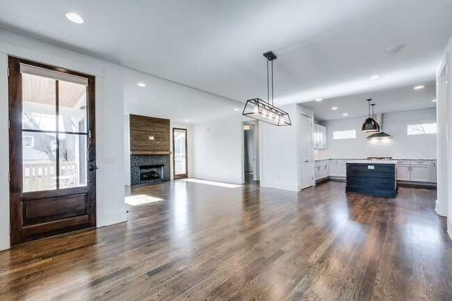 Building Photo - Lovely 3BE/3modern farmhouse is a sheer de...