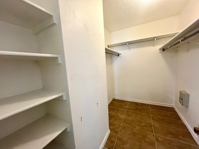 Building Photo - Spacious 3 Bedroom/2.5 Bath home with Large Game Room and Fabulous Deck ~ Move in Ready!