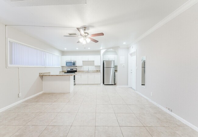 Building Photo - 831 E Palmetto Park Rd