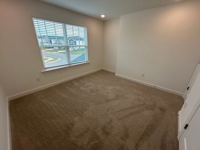 Building Photo - 6 Bedroom | 4 Bathroom New Construction Ga...