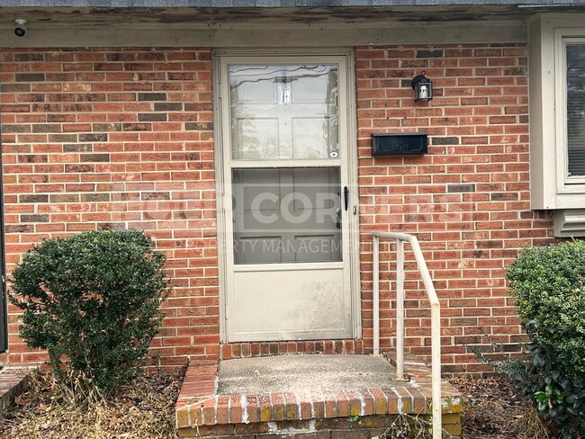 Primary Photo - Lovely 2 Bedroom 1.5 Bath Townhome