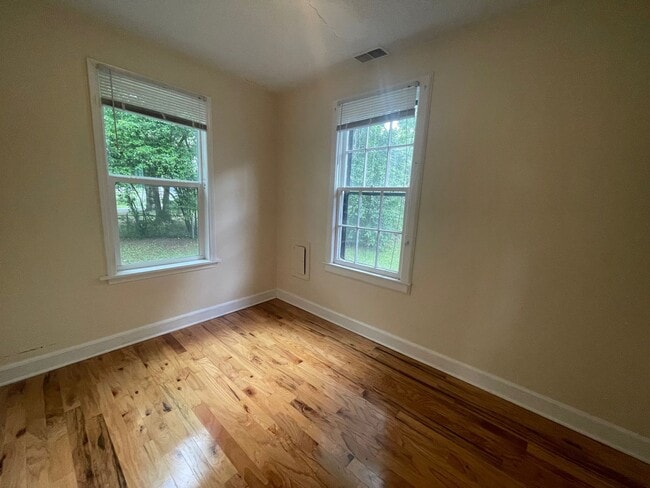 Building Photo - 2 BEdroom 1 Bath House