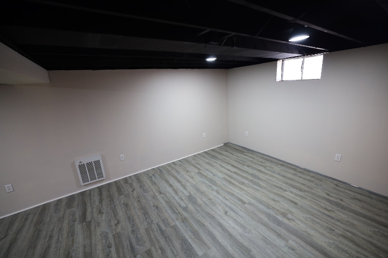 Building Photo - 1041 Martha Ln