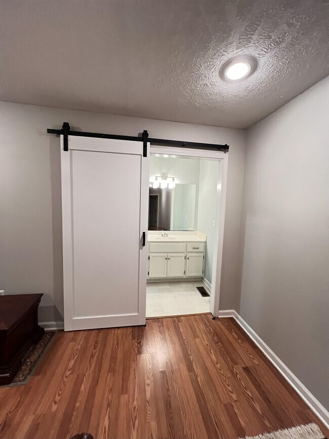 Building Photo - 671 Jenny St