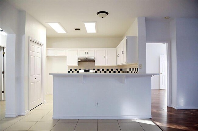 Building Photo - 805 Settlement St