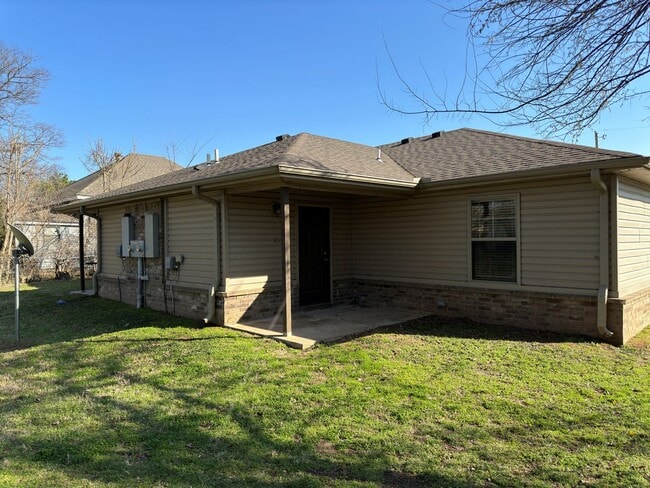 Building Photo - Tulsa St Duplex