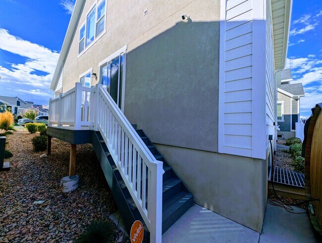 Building Photo - Lovely, spacious, newly built Lehi House!!