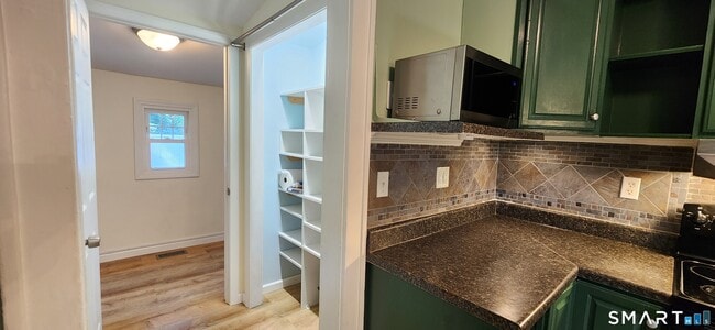 Building Photo - 1555 Byam Rd