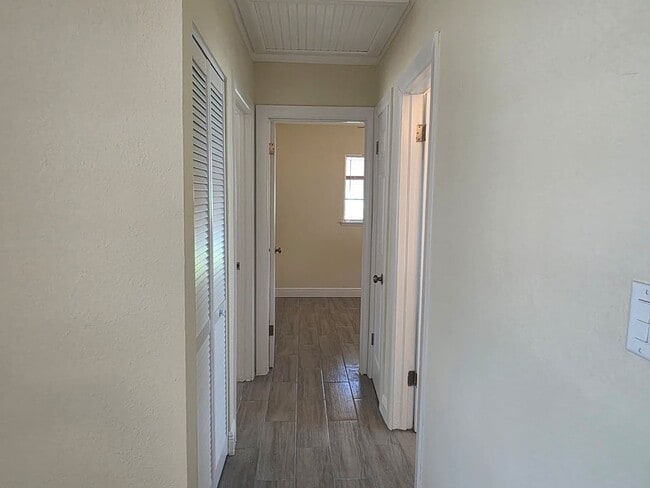 Building Photo - Updated 2 Bedroom 1 Bath in Central Gulfport