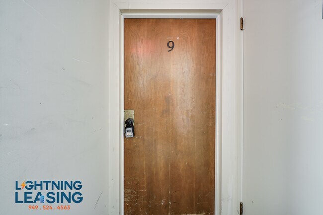 Building Photo - 428 S Venice Blvd
