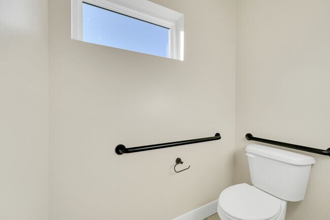 Building Photo - Hickory Village 55 Plus, LLC - 3700 E Cherry St Springfield, MO 65809