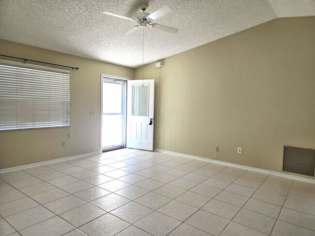 Building Photo - Golf Course Views in The Villages