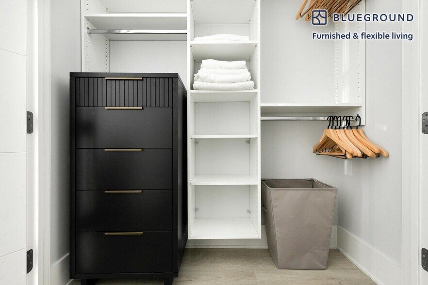 Building Photo - 812 W Adams St