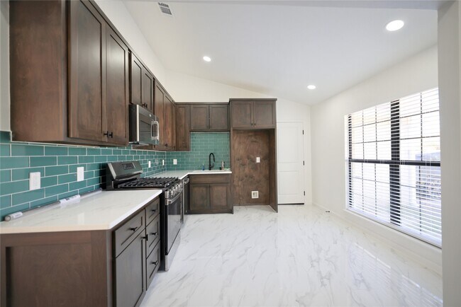 Building Photo - 20235 Blue Juniper Dr