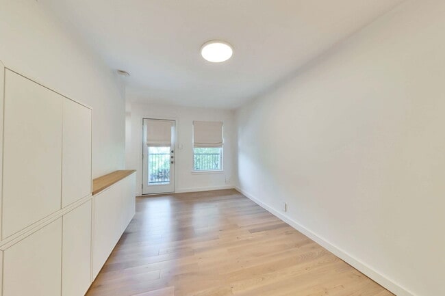 Building Photo - 2020 S Congress Ave