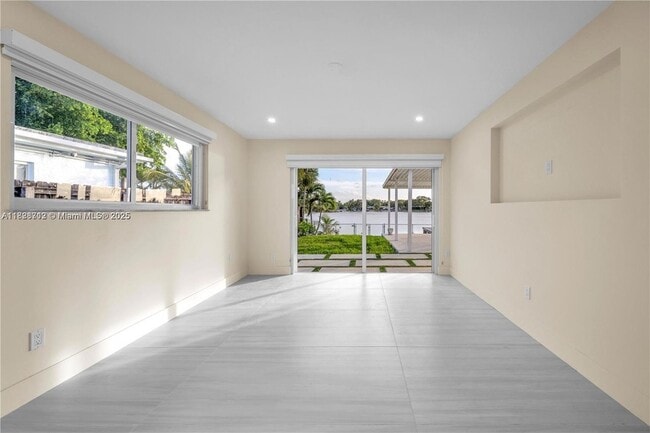 Building Photo - 5020 SW 92nd Ave