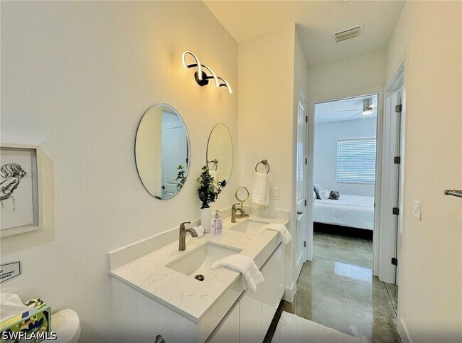 Building Photo - 2479 Shadowlawn Dr