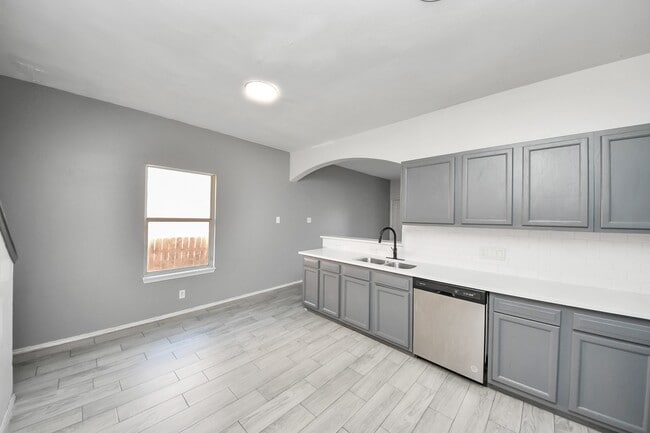 Building Photo - 10217 Teneha Dr