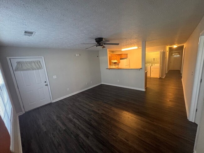 Building Photo - 100-132 Williams Rd