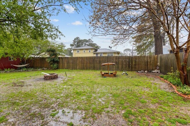 Building Photo - 409 Caren Dr