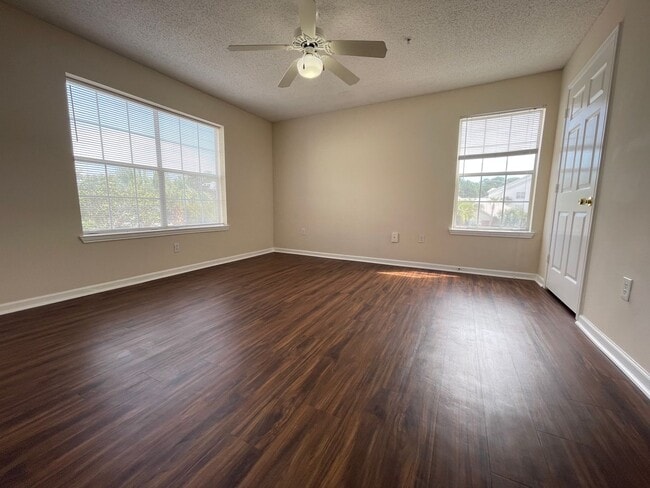 Building Photo - Cozy 2B/2B Unfurnished Condo near Beach in...